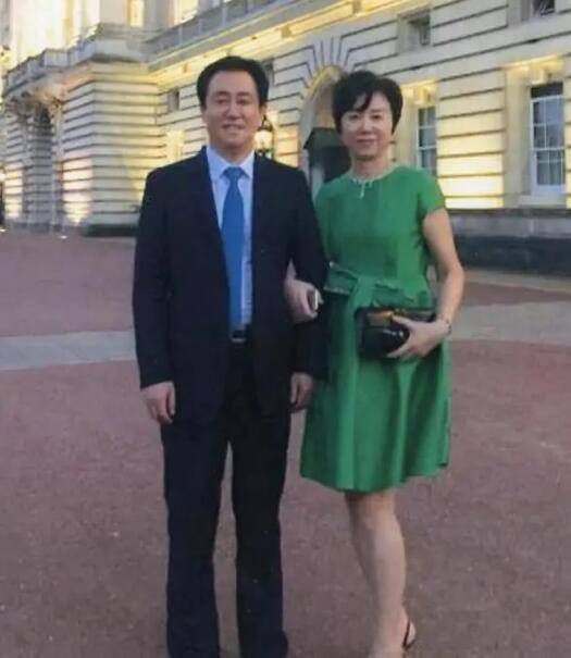 女人把扒开给男人爽动图
